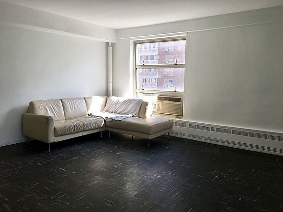 5th image of 90 La Salle St APT 8F