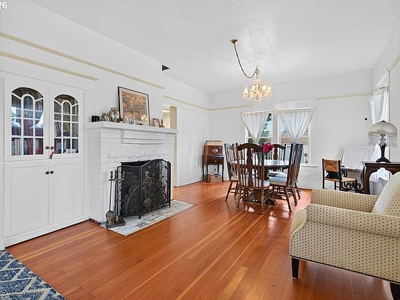 5th image of 935 Springhill Dr