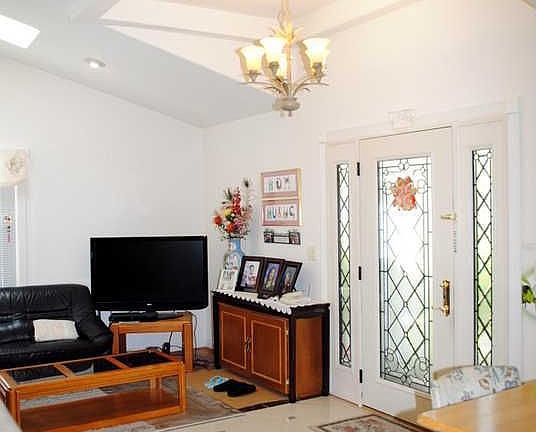 Entryway / Interior