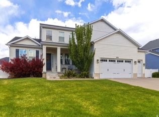 1692 W Spring Meadow Ln, Farmington, UT 84025