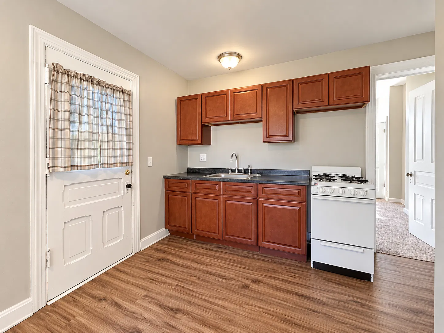 324 Stuart Ave — Photo 2