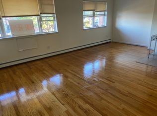 16109 Station Rd, Flushing, NY 11358