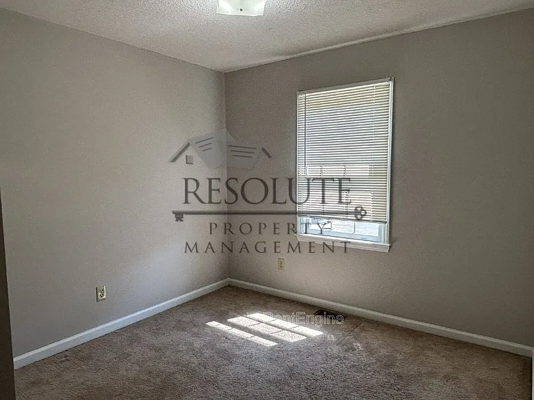 817 Dalewood Dr — Photo 5