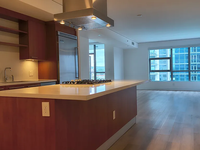 9 Macarthur Pl #N604 — Photo 5