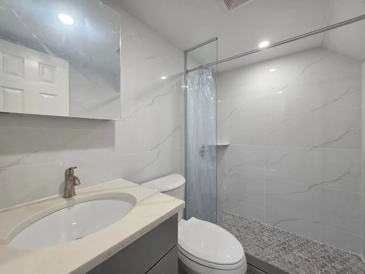 789 Rossville Ave — Photo 4
