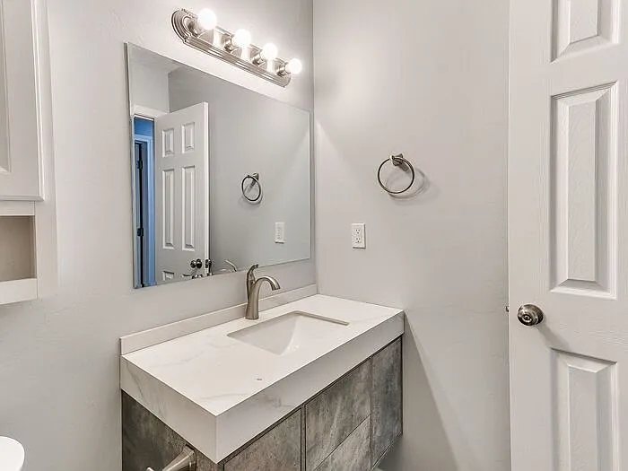 2515 Leeds Ln — Photo 25