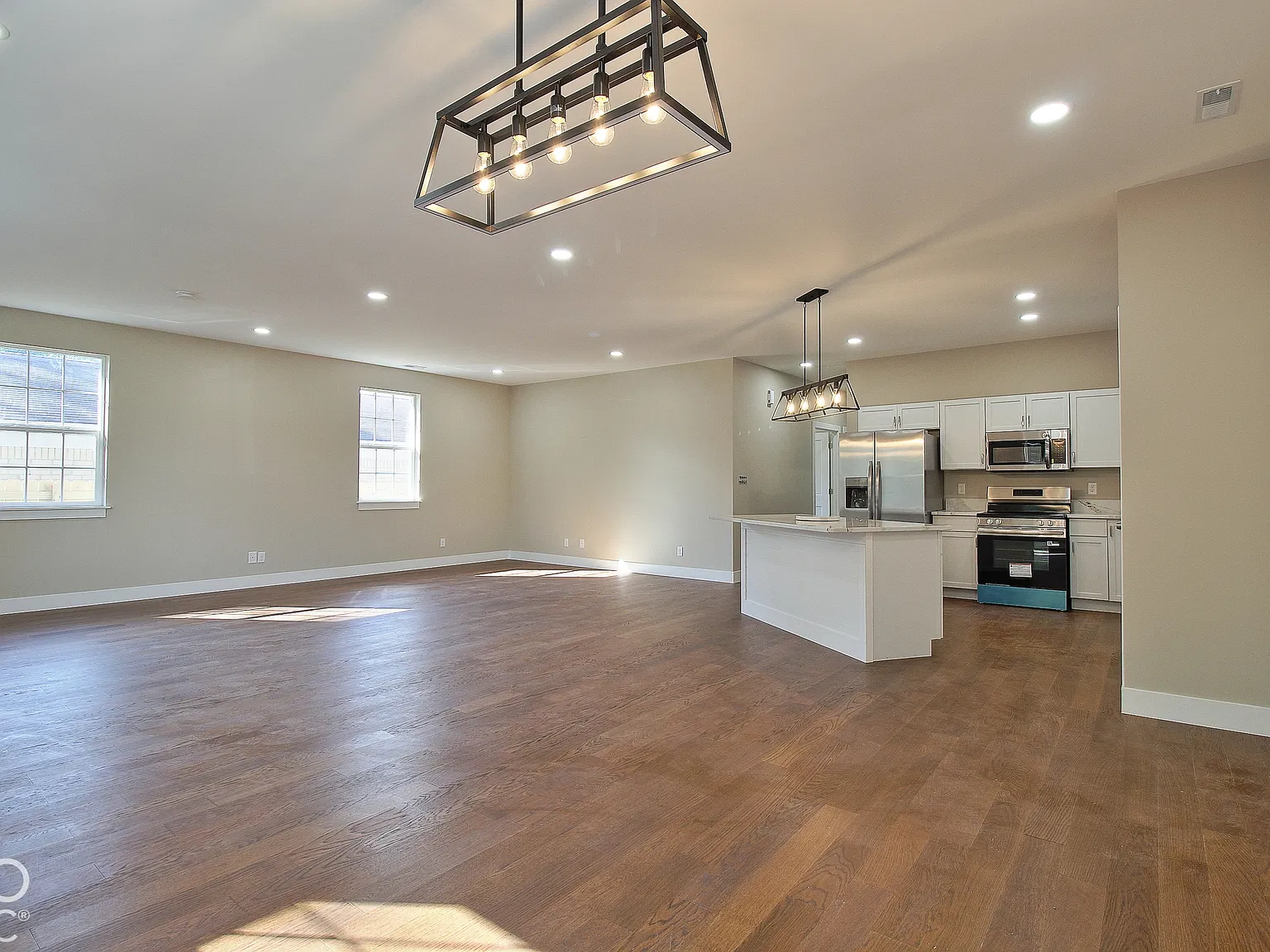 3 bed, 2.0 bath, 952 sqft, $2,200 — Photo 4