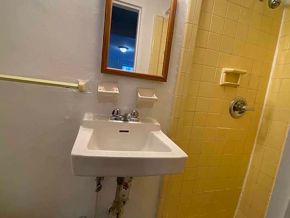 4th image of 141 E 13th St #4AC