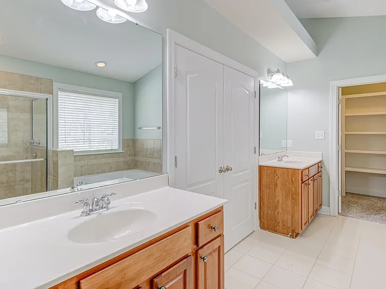 2041 Jadewood Dr — Photo 56