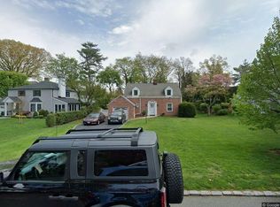 10 Ridge Rd, East Williston, NY 11596