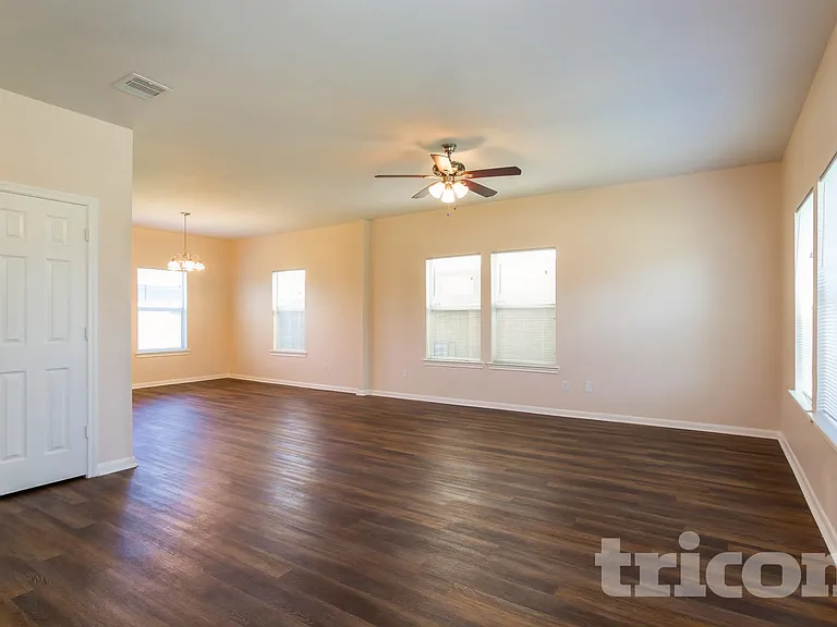 11403 Carla St — Photo 3