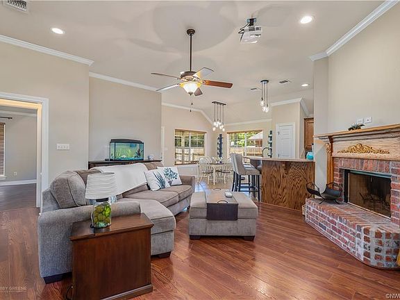5th image of 401 Silver Oaks Cir