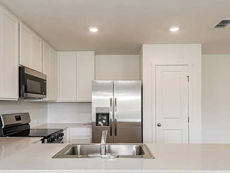 543 Artemis St — Photo 6