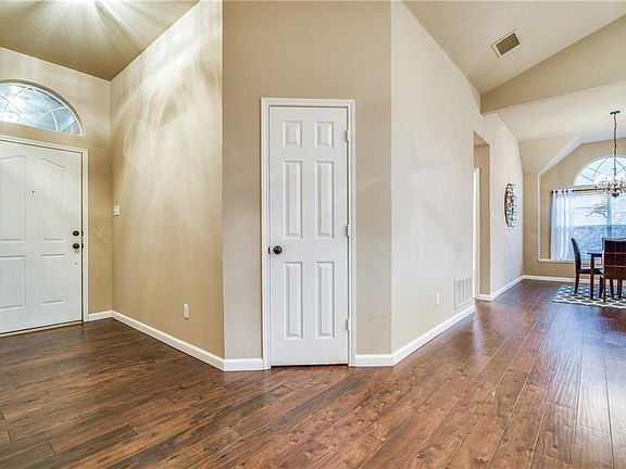 3rd image of 807 Harvest Dr