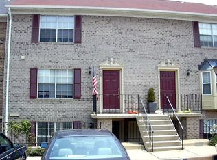 949 S Rolfe St #A, Arlington, VA 22204