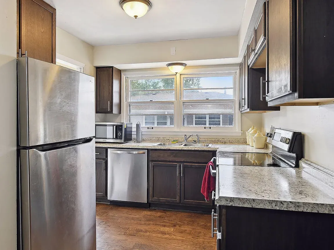 3 bed, 1590 sqft, $2,300 — Photo 4