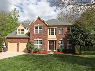 8735 Londonshire Dr, Charlotte, NC 28216