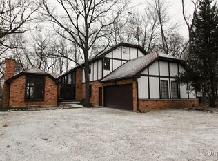 435 Roslyn Rd, Dundee, IL 60118