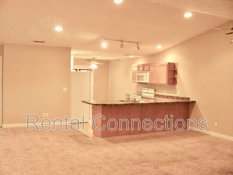 108 S Carbon St #D — Photo 1