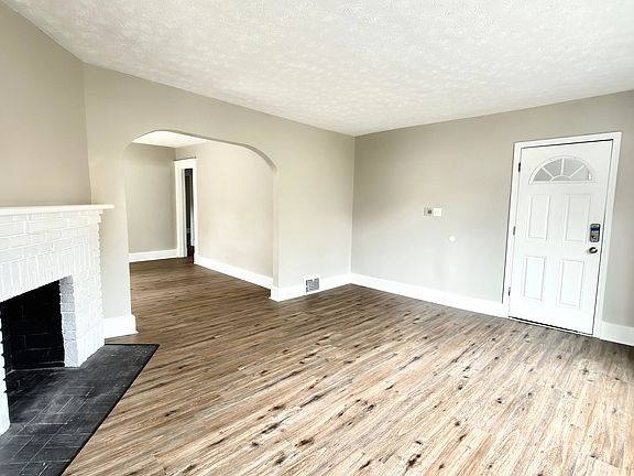 3rd image of 2644 Idlewood Rd #2