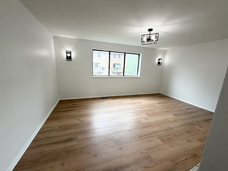 7038 Knighthood Ln — Photo 9