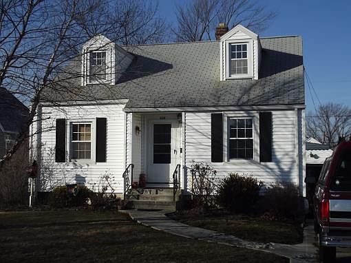 1st image of 624 W Summit St