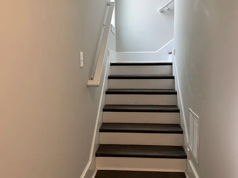 456 Parkway Dr #9 — Photo 2