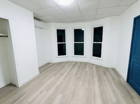 (undisclosed Address), Woodhaven, NY 11421
