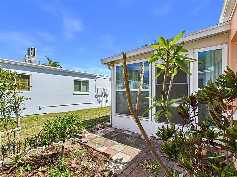 325 Sky Loch Dr W — Photo 26