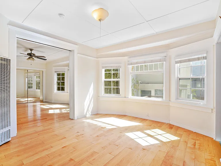 Aldo unit has all recessed lights