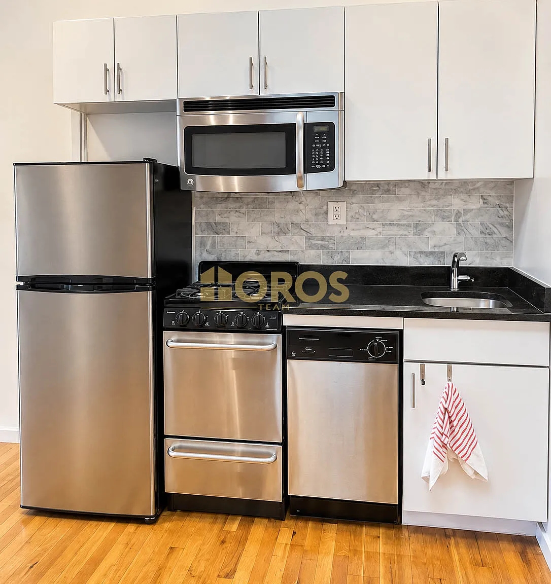 217 East Tenth Street — Photo 4