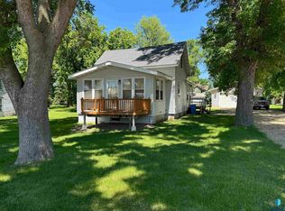 102 W 1st St, Hardwick, MN 56134