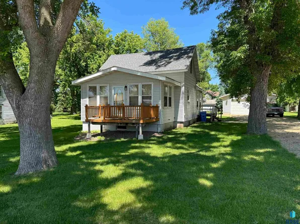 102 W 1st St, Hardwick, MN 56134