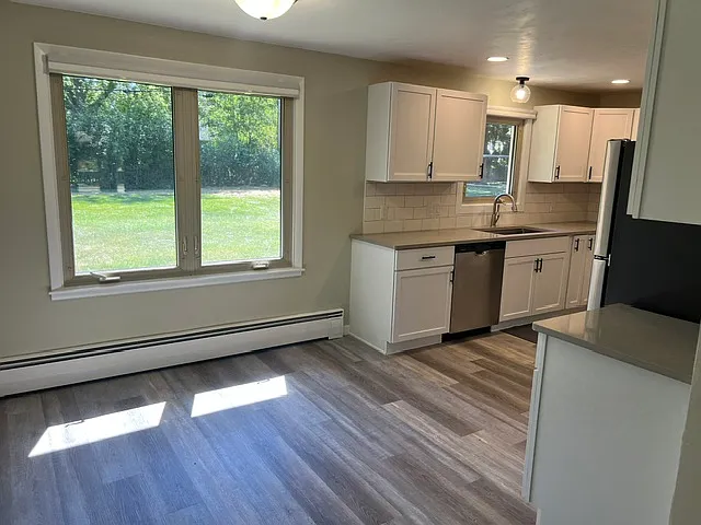 4 bed, 2177 sqft, $2,800 — Photo 3