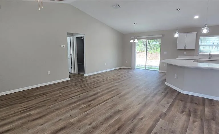 1482 W Manchester Dr — Photo 5