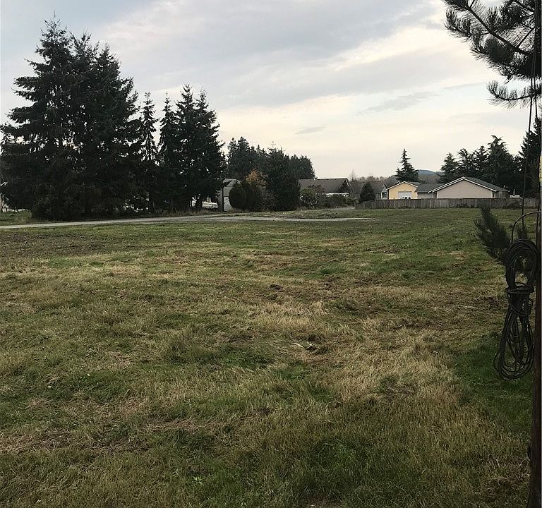 2nd image of 818 Annett Ln