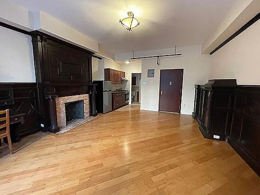 2nd image of 312 W 101st St APT 5
