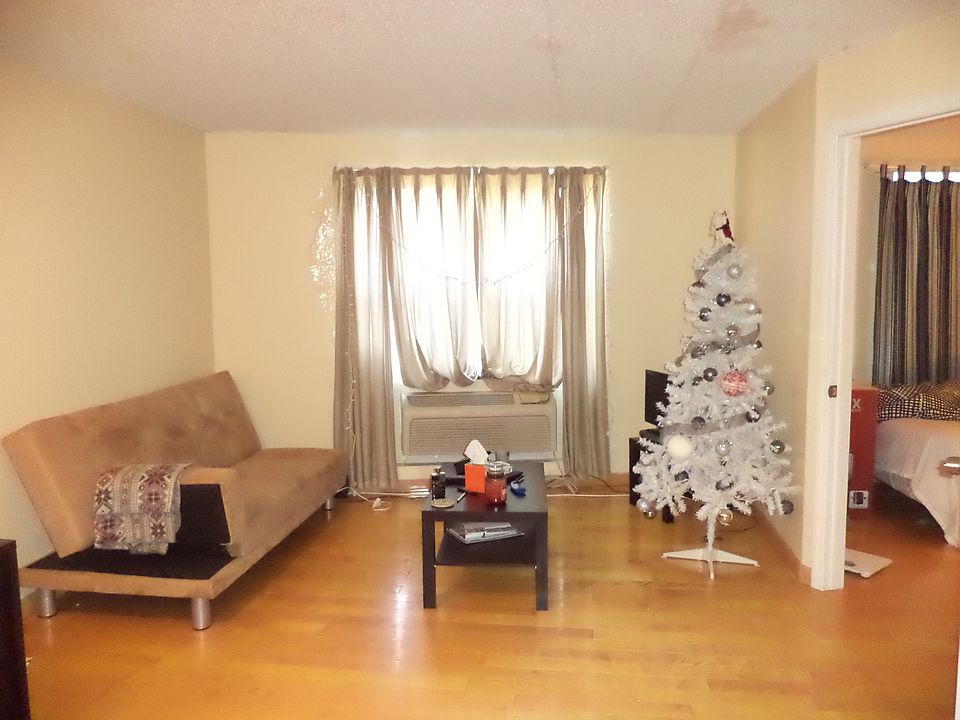 1st image of 999 Forest Ave APT 2D
