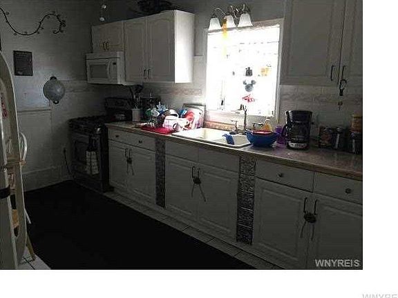 4th image of 213 Benzinger St