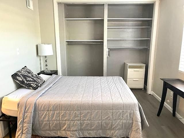 2nd image of 3819.5 Clairemont Sq #2