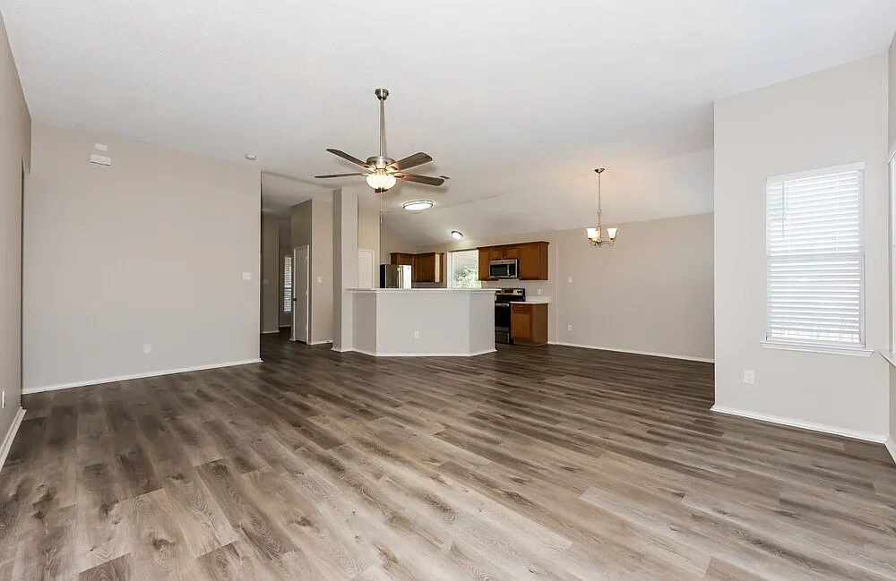3 bed, 2.0 bath, 1788 sqft, $2,360 — Photo 3