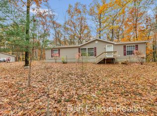 188 W 40th St, Fremont, MI 49412