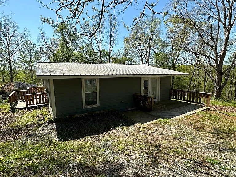 2843 Pinetrail Rd — Photo 1