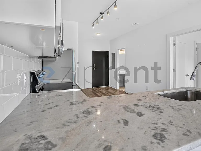 525 Parkway Dr #403 — Photo 6