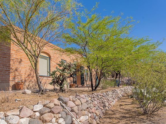 4th image of 602 N La Cholla Blvd