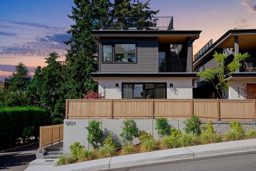 15th Ave, Kirkland — Photo 1