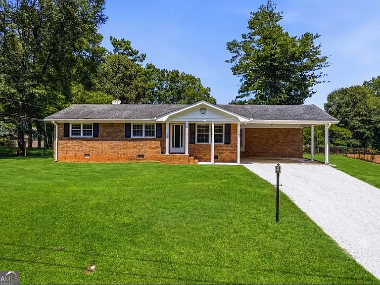3940 Hubert Dr — Photo 1