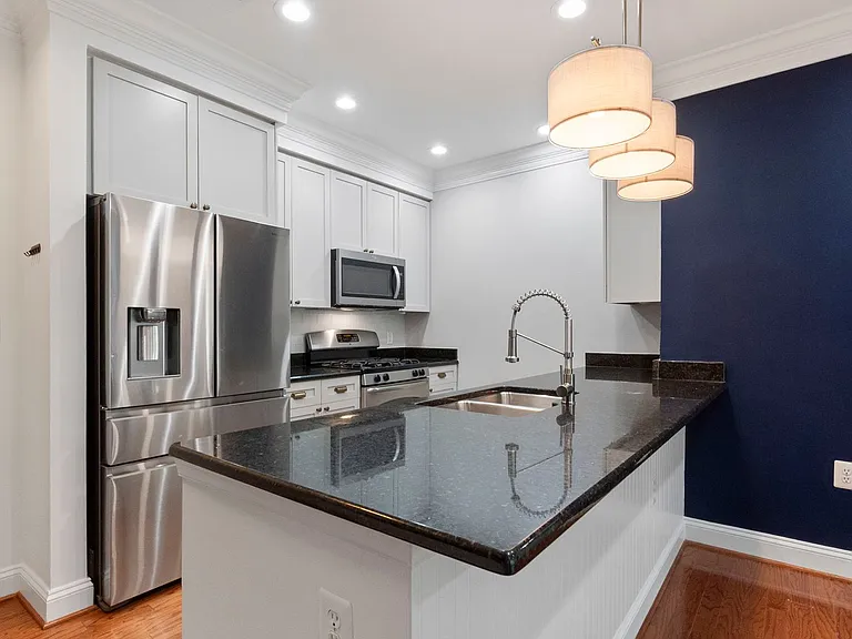 1115 Cameron St #311 — Photo 9