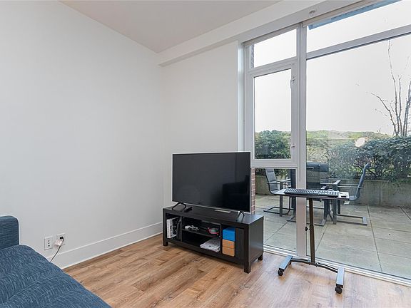 4th image of 83 Saghalie Rd #105