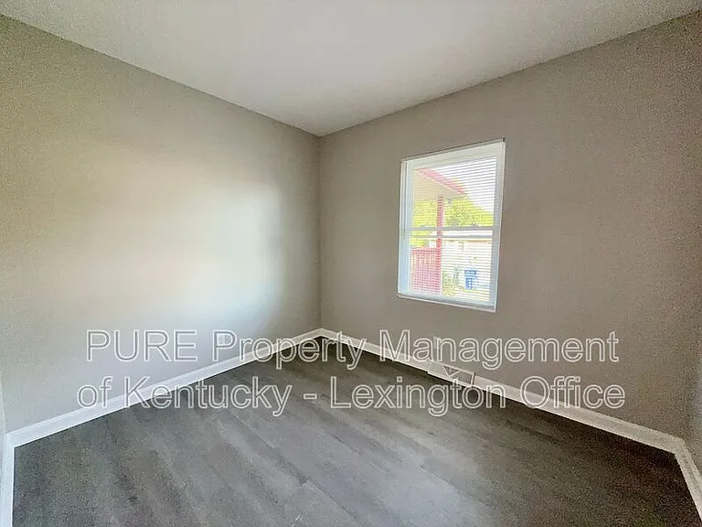2408 Shandon Dr — Photo 12